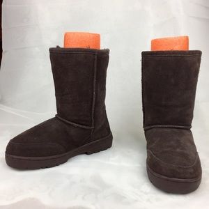 New BearPaw Elle Short Boots